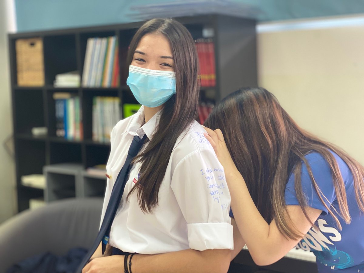KimberlyW08's tweet photo. AIS 12D students build community with Speed Uno and say Bon Voyage to own of our own! #AISShareTheLove #Redbrick125 https://t.co/xbMAMJrjsf
