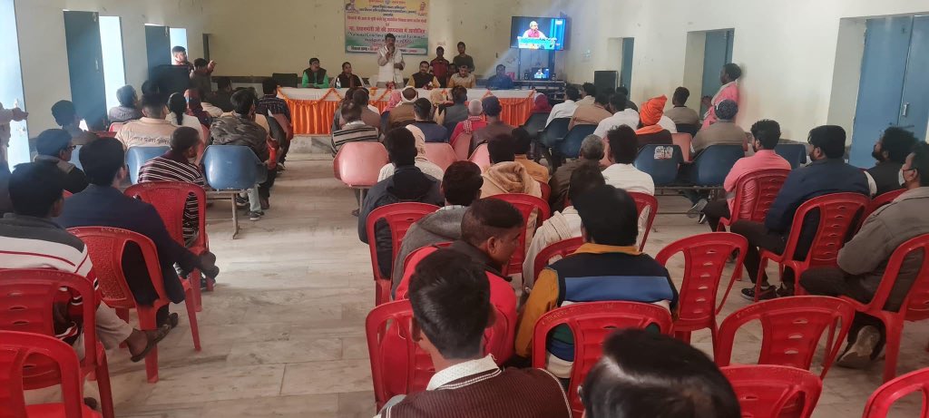 MlaGupta's tweet photo. आज सरोसी विकास खण्ड सभागार में किसान मोर्चा द्वारा प्रधानमंत्री मोदी जी के संवाद कार्यक्रम में किसानो से चर्चा करते हुए साथ में प्रदेश अध्यक्ष किसान मोर्चा,सुरेश शुक्ला जी आदि उपस्थित रहे ।।। https://t.co/zMovnsBvNf