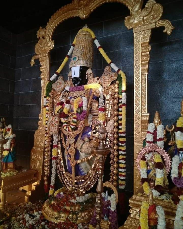 🌿मङ्गलम् भगवान विष्णुः, मङ्गलम् गरुणध्वजः
मङ्गलम् पुण्डरी काक्षः, मङ्गलाय तनो हरिः🌿

       🔹ॐ नमो भगवते वासुदेवाय नमः🔹
                           🙏🌺