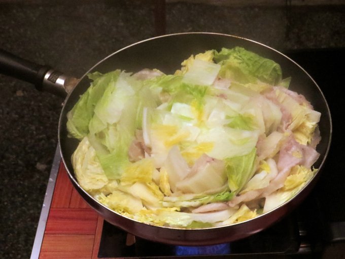 なんちゃってミルフィーユ鍋! 塩を振っただけでは流石に物足りないので、ポン酢で頂きます。
美味しゅうございました😋 