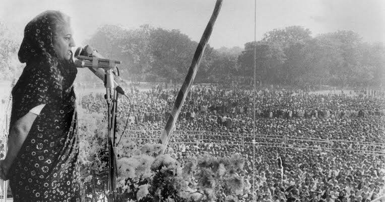 Arulanandhamiyc's tweet photo. 1971ஆம் ஆண்டு நடந்த போரில் எதிரியை மண்டியிடச் செய்து இந்திய ராணுவம் வெற்றிச் சரித்திரம் குறித்த நாள் இன்று. இரும்பு மங்கை அன்னை #இந்திராகாந்தி தலைமையில் இந்த உலகமே இந்தியாவை #வல்லரசாக அங்கீகரித்த நாள். இந்தியன் என்பதில் பெருமிதம் கொள்வோம். 

#1971War https://t.co/A8kVra0iRz