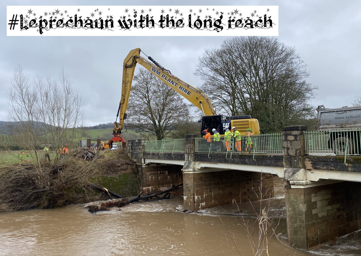 wmplanthire's tweet photo. FINAL week Christmas Competition! 🎄🎅
👉DM the location of the 2 leprechauns hiding in photo below & be in with a chance to win WM goodies!🎁
#CAT340 #longreach fitted with selector grab on #emergency #watercoursemaintenace with @Ringway_Worcs
#leprechaunwiththelongreach https://t.co/JnJbS83bfh