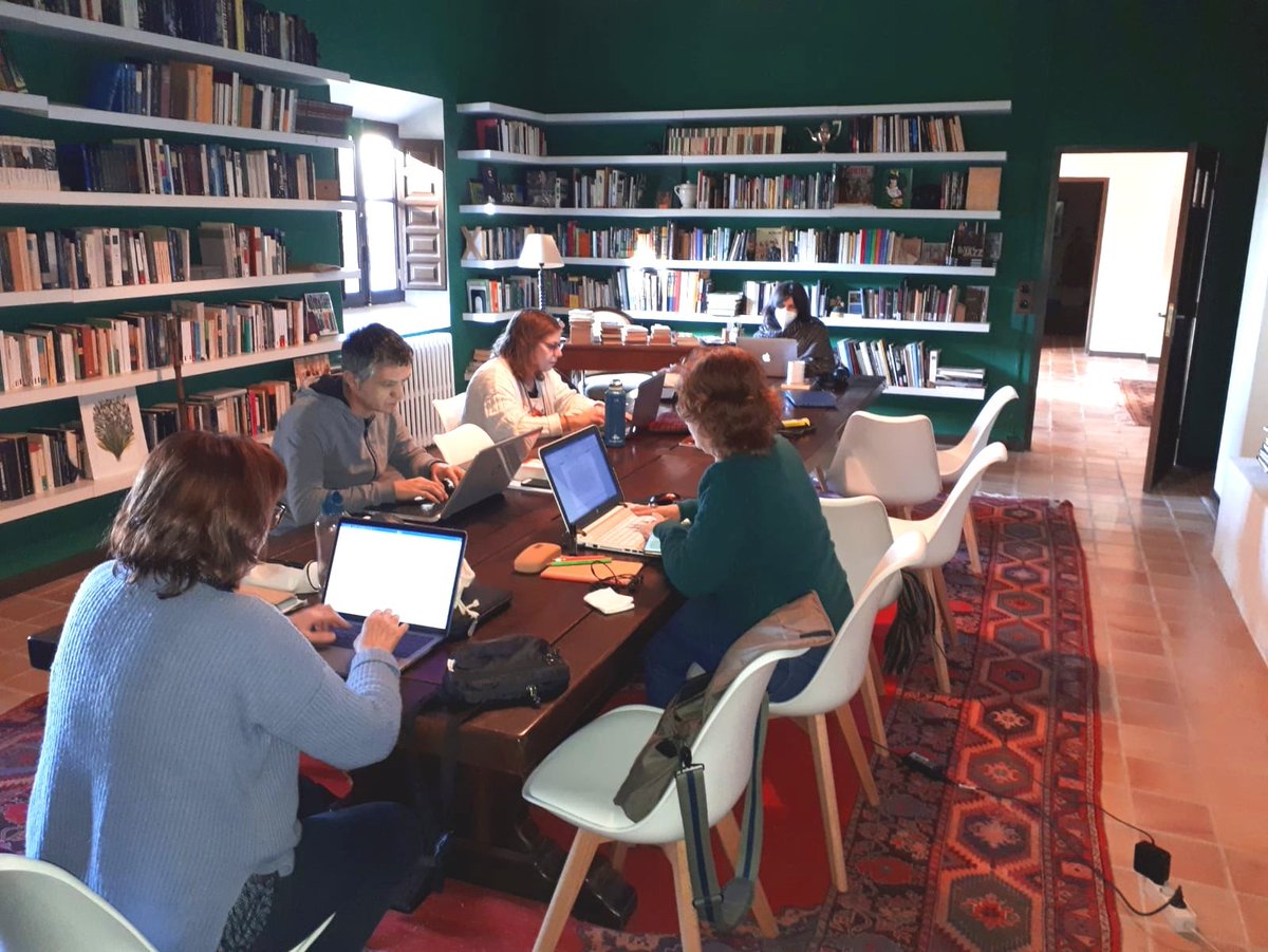 Cap de setmana molt profitós de l alumnat del @campuslolita a Elboscdelesidees.cat.
Quin plaer tenir tants futurs escriptors per casa! ✍️🏡
#elsamicsdelbosc