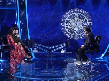 KBC 13: #RahulVaidya asked #AmitabhBachchan to share some tips to have a happy married life on KBC.

@rahulvaidya23 @disha11parmar @SrBachchan
#KaunBanegaCrorepati13 #dishaparmar #KBC13