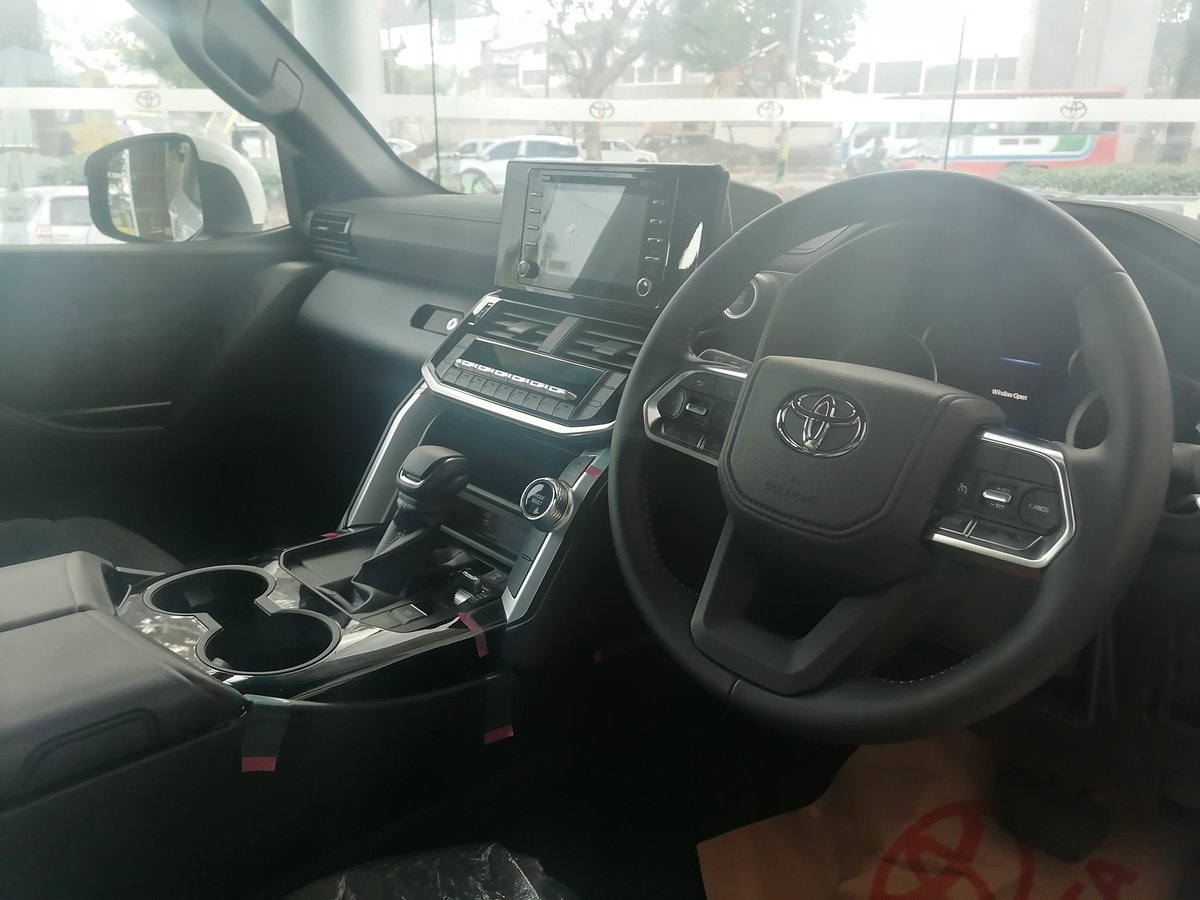 Sapayian's tweet image. Dark mode for the GX-R &amp;amp; Light mode for the VX-R @Toyota_Kenya
#NamesHavePower
#ToyotaKenyaExperience
#LC300