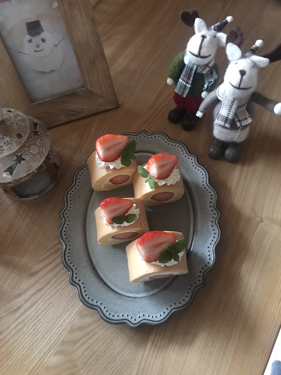 makinco16's tweet photo. 米粉の苺ロールケーキ🍓
理想の柔らかさにはならなかったけど、久しぶりのロールケーキ作り楽しかったˊᵕˋ♡

 #お菓子作り
 #ロールケーキ https://t.co/RbB8OgiP6o