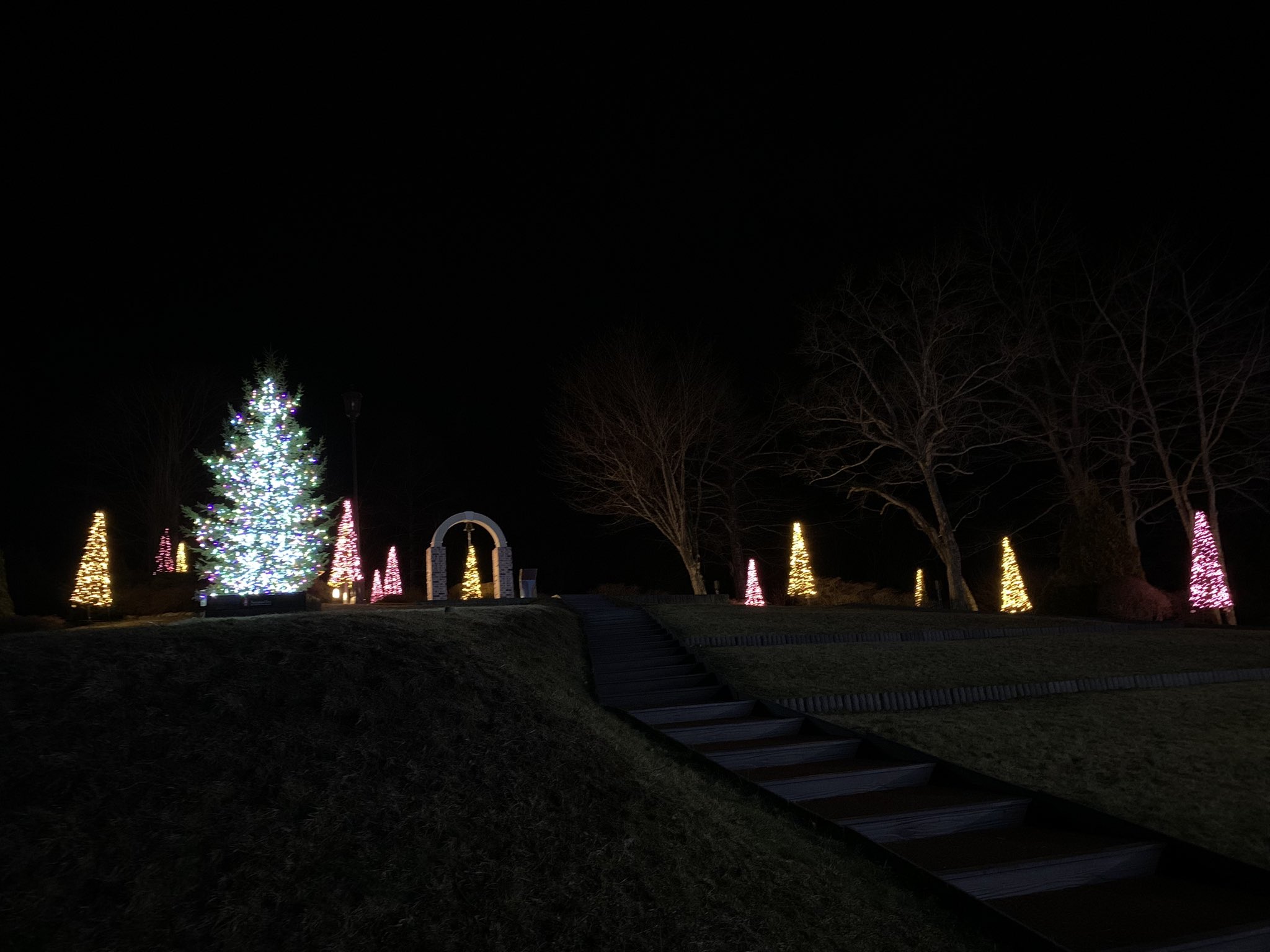 تويتر 広尾町観光協会 على تويتر クリスマスが近くなり お問い合わせが多いのでグッズの販売施設とイルミネーションについてお知らせです サンタの家 営業時間 午前10時00分 午後8時00分まで 12月25日まで イルミネーション点灯時間 午後4時00分 午後10