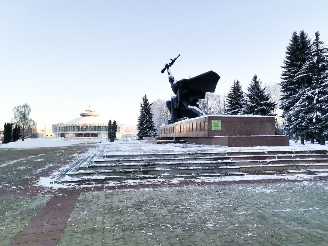 Sever_pravda's tweet photo. Доброе утро! ❄

Монумент Славы на площади Мира 📍

📷: Андрей Куракин https://t.co/slvXIytz5s