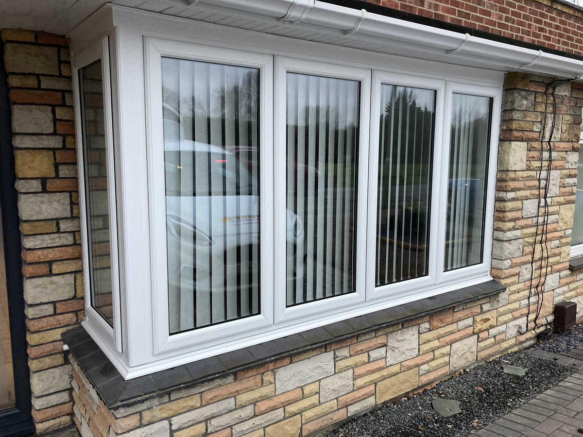 AdvancedExtPlas's tweet image. Fitted this week a beautiful @Palladio_Doors front door &amp;amp; side panel along with a stunning @Central_WS @PROFILE_22 bay window.