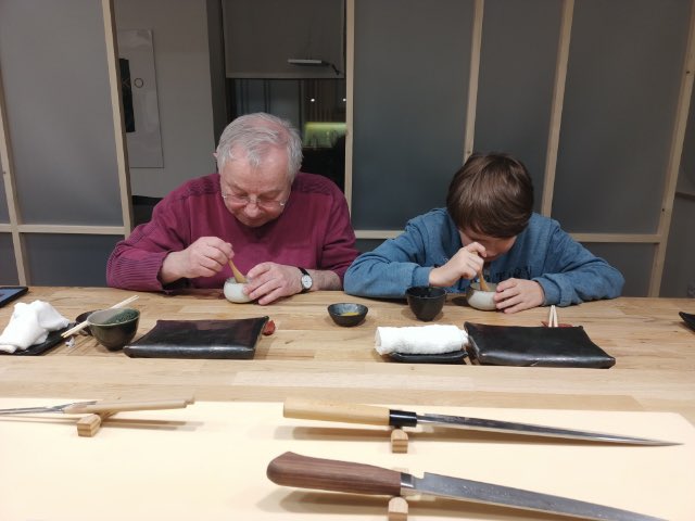 tfurca's tweet photo. wczorajsza uczta urodzinowa tymona z dziadkiem maćkiem w Noriko Sushi. ceremonia smaku. pysznie. #sushi #norikosushi #wroclaw najlepsze sushi w mieście. https://t.co/oaXLikhv6U