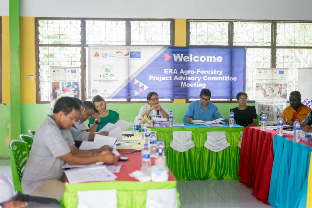 ERA_AF_TL's tweet photo. The ERA-AF project held its 3rd Project Advisory Committee (PAC) meeting in #Lautem Municipality on December 9th, 2021. The PAC meeting was preceded by a site visit to ERA-AF #roads... For details, click 👉https://t.co/g2fwbwCcA9 

The project is funded by @EU_TimorLeste https://t.co/qhWyN1cEc8