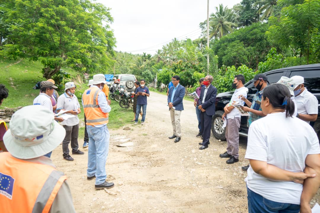 ERA_AF_TL's tweet photo. The ERA-AF project held its 3rd Project Advisory Committee (PAC) meeting in #Lautem Municipality on December 9th, 2021. The PAC meeting was preceded by a site visit to ERA-AF #roads... For details, click 👉https://t.co/g2fwbwCcA9 

The project is funded by @EU_TimorLeste https://t.co/qhWyN1cEc8