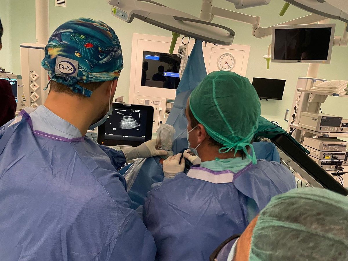 MendiolaOsa's tweet photo. A beautiful day with Dr Perez setting a StimRouter for shoulder pain after supraescapular nerve block pain relieve. https://t.co/JDiKPFiIaS