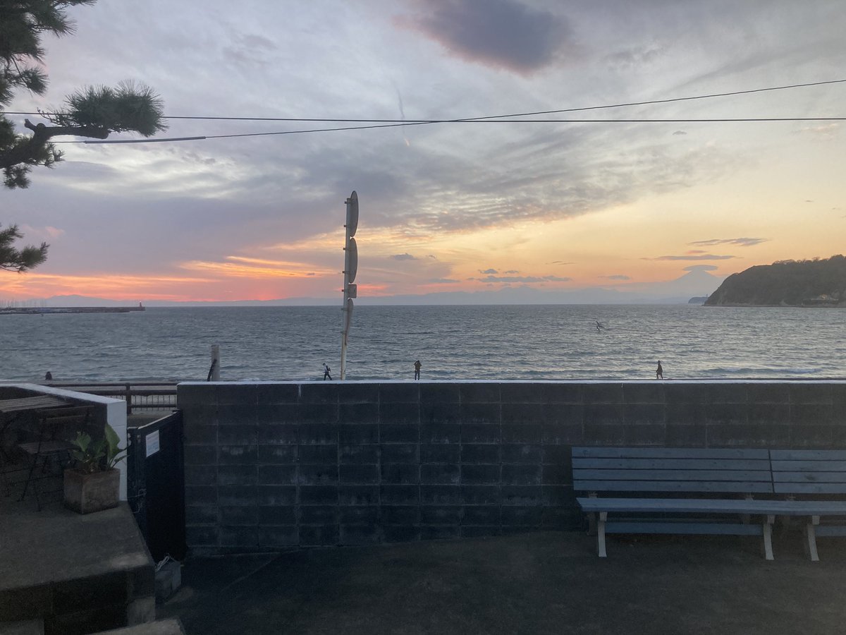 miki_mizunama's tweet photo. 逗子「#SOLASO 」
時間と共に変化する海を、
お料理と一緒に満喫できる空間。
三浦キャベツのロールキャベツは、ロス野菜も積極的に使用し、フードロス削減に貢献しています🌿
山田さんありがとうございました😌
明日も #セーブアンドイート なお店をご紹介!🌏🌱✨
#fmyokohama #とれせん https://t.co/Euhz6r3pDi