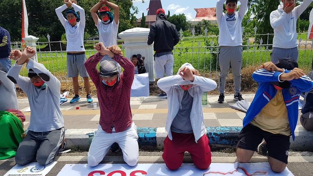 mohibby2017's tweet photo. We have been stuck here since 2013,2014 just due to wrong and shameful policy of Australia with help of UN Indonesia, punishment is enough for ten years, we are really suffering many diseases and our families are in
#EndTo10YearsInLimboIn
Shame on you UNHCR https://t.co/g1TEP9ktSN