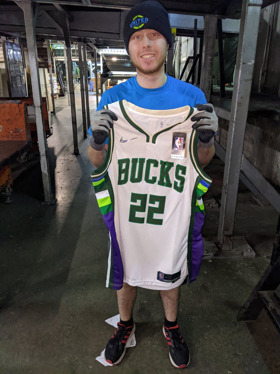 We have a Peak Player in the house!!! Monday-Friday Double shifter, Ray Kutchin won the raffle for the Bucks Jersey. Great job! <a href="/Larry_smith23/">Larry Smith</a> <a href="/cordle_tony/">Tony Cordle</a> <a href="/joeboyleups/">Joe Boyle</a> <a href="/KenSeader/">Ken Seader</a> <a href="/HubOak/">OakCreekHUBTraining</a> <a href="/carrief71633014/">OAKWI TWI</a> @SafetySoph <a href="/klafke_bill/">Bill Klafke</a>