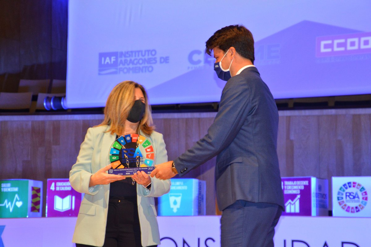 HSJD_Zaragoza's tweet photo. Compartimos nuestra alegría y agradecimiento en la Jornada #RSA2021 en la que además de recoger el Premio #ODS hemos renovado el Sello RSA+ que reconoce nuestro compromiso. Enhorabuena a los premiados y a las 1.750 empresas adheridas al #PlanRSA @IAF_Aragon @AragonEMPRESA https://t.co/6gYX5wrDz2