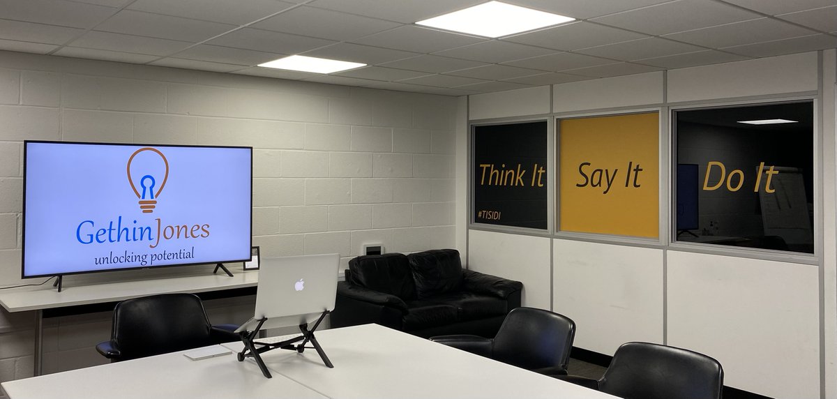 Busy week presenting, 2 days <a href="/HMPWarrenHill/">HMP Warren Hill "Conditions of Success"</a> this morning Im in the office working with some Australian men in #Prison,  this afternoon I'll be delivering a talk with <a href="/andy_laidlaw/">Andy Laidlaw</a> for @newleafcic and the <a href="/NetworkNewLeaf/">NewLeafNetwork</a>. It's also my Mums, birthday so tea and cakes tonight 💙👊🏻💙
