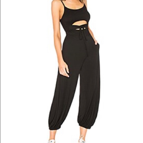FreeVibrationz's tweet photo. So good I had to share! Check out all the items I'm loving on @Poshmarkapp #poshmark #fashion #style #shopmycloset #freepeople #drmartens: https://t.co/AoZJ3U4yTd https://t.co/5i5Sf8ToyO