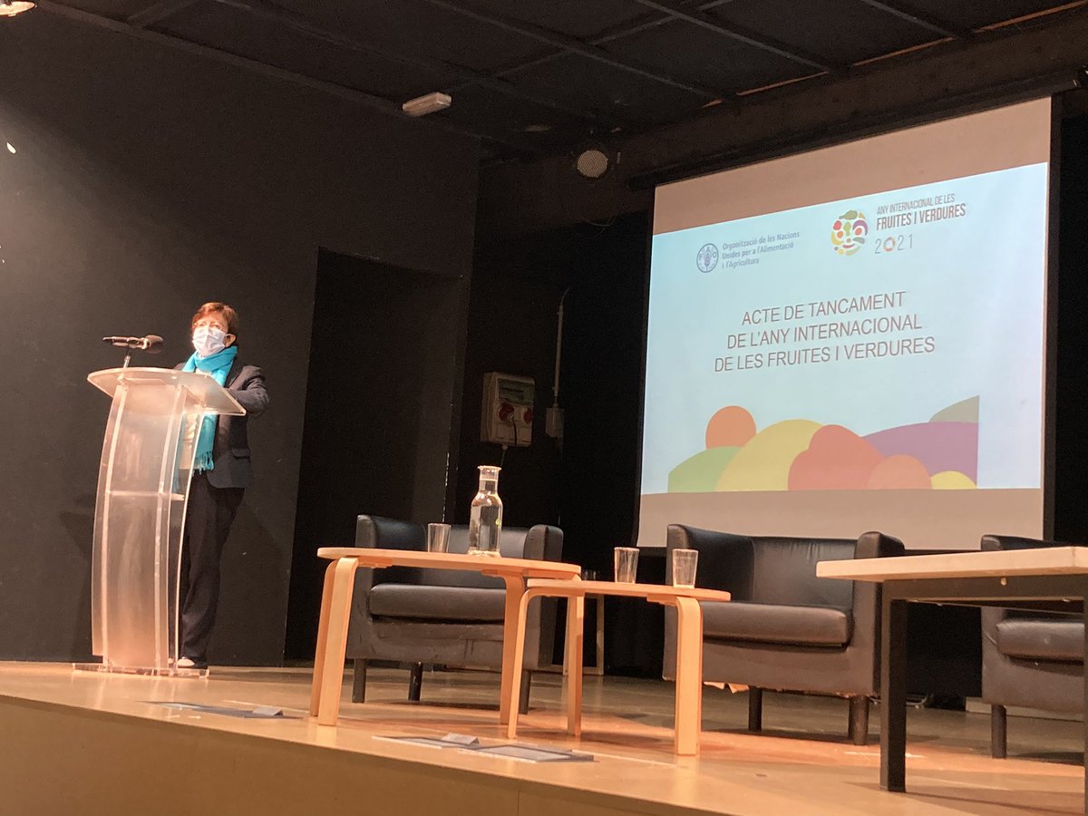 Comença l’acte de clausura de l’Any Internacional de les Fruites i Verdures 2021. <a href="/CarmenCabezas10/">Carmen Cabezas </a> de <a href="/salutcat/">Salut</a> ens recorda que el consum de fruites🍏🍐🍊 i verdures 🥦🥕🍆protegeix la nostra salut joiosament!! 😋<a href="/agriculturacat/">Agricultura</a>