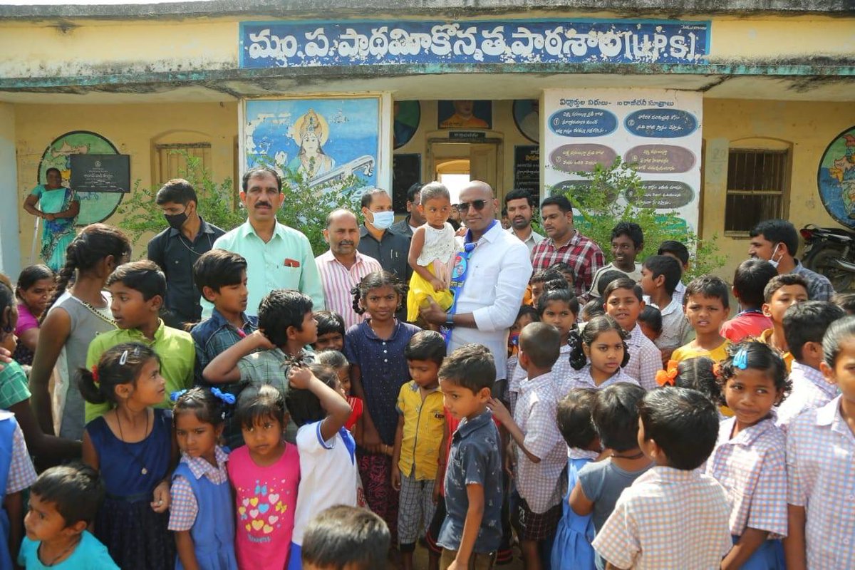 RSPraveenSwaero's tweet photo. Joy of recalling the memories of 3rd grade, while sitting in the same classroom at this age, is beyond description. Visited my school in Nallamala agency area that laid solid foundations(in70s) for whatever I am today.నల్లమలలో నేను1-5thతరగతి వరకు చదువుకున్న పాఠశాలను సందర్శించాను. https://t.co/q5GhYxLfHc