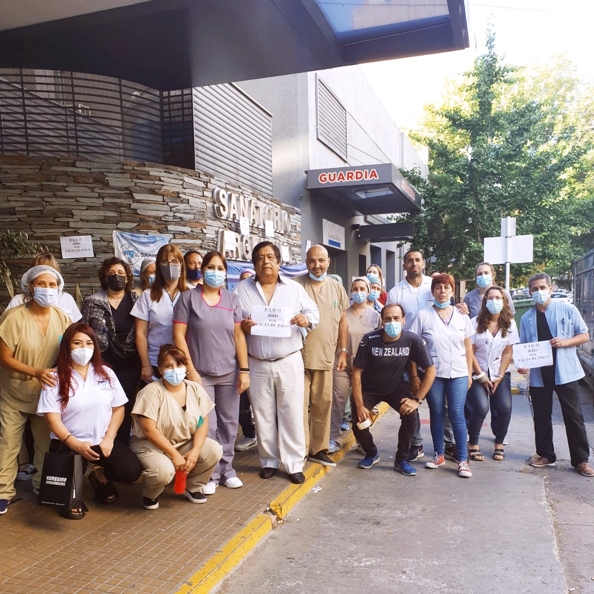PedroBorgini's tweet photo. Hasta que el salario no esté en manos de los trabajadores, seguirá el paro y los reclamos en el Sanatorio Argentino
#SinSalarioNoHaySalud
#ATSALaPlata
#Sanidad https://t.co/Ul3A5q1zo0