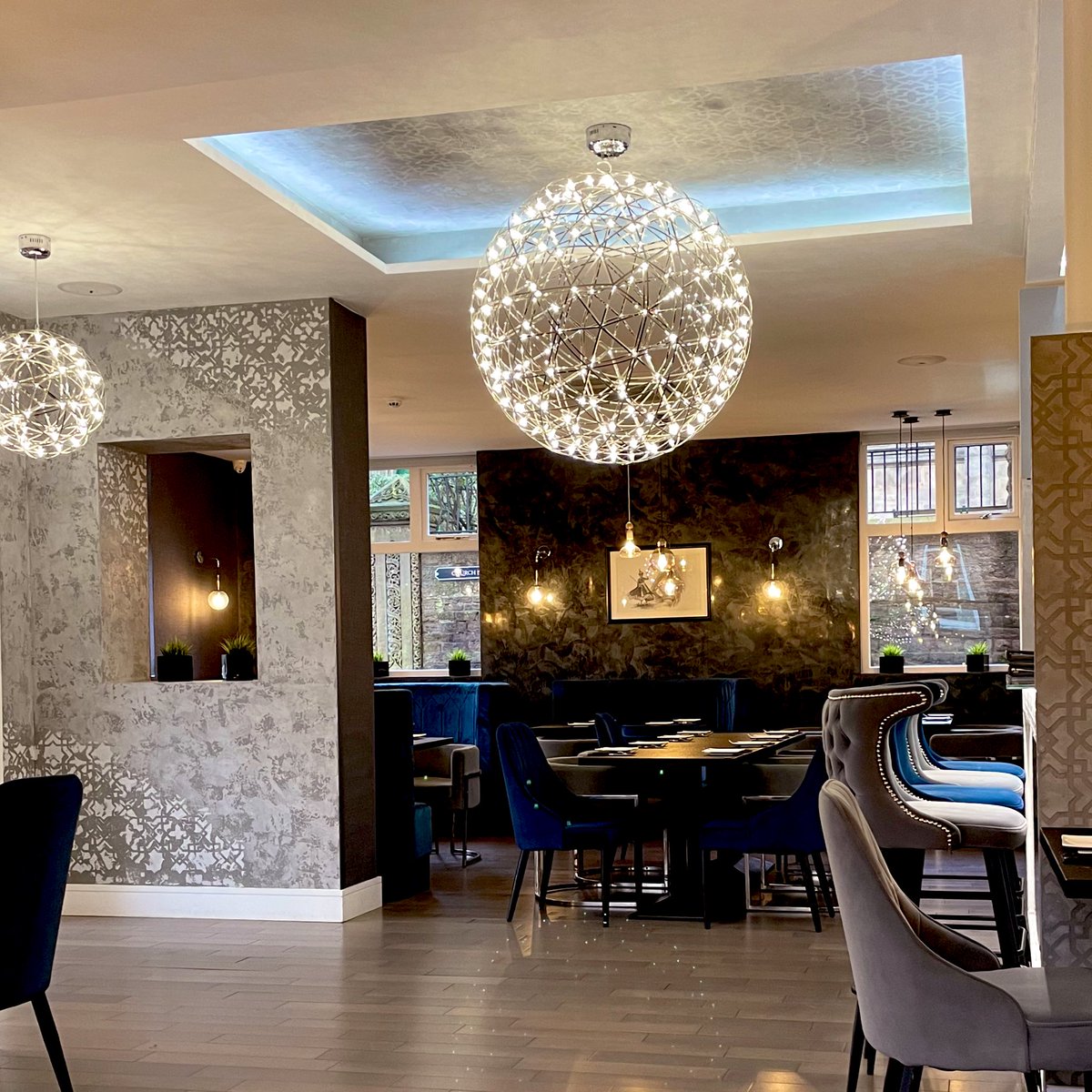 In <a href="/CafeEastOldham/">Cafe East Oldham</a> - what a stunning venue.   The Greaves scrubs up well ❤️❤️❤️

The @digitlHQ Christmas lunch has began.   

I’ve wanted <a href="/ianbakersson/">Ian Taylor</a>, no double dipping with the papadums <a href="/k4shf/">kashifashraf</a> 😂

#OldhamHour