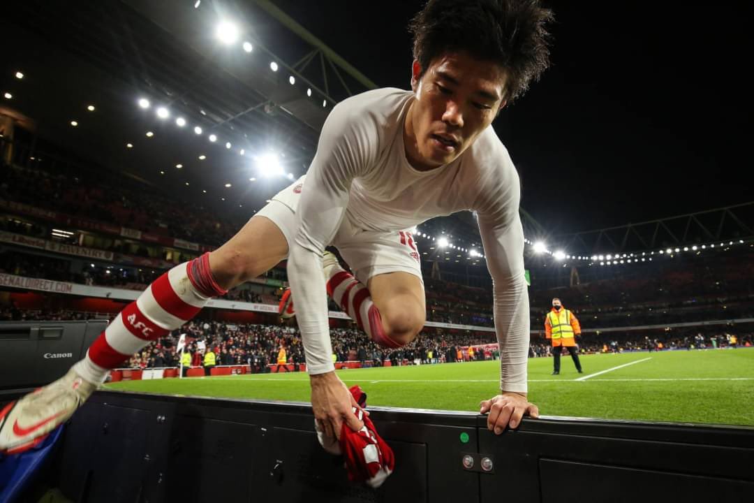 afcstuff's tweet photo. Arsenal defender Takehiro Tomiyasu giving his shirt to a fan at the Emirates Stadium after the win against West Ham last night. ❤️ #afc https://t.co/Ubqc7HOIuW