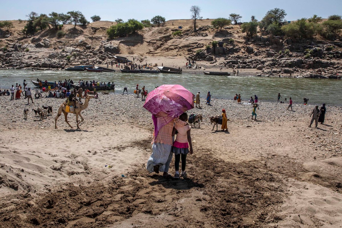 KenRoth's tweet photo. Amhara security forces are responsible for a surge of mass detentions, killings, and forced expulsions of ethnic Tigrayans in Ethiopia's Western Tigray. Fleeing civilians have been attacked and killed. Scores in detention face life-threatening conditions. https://t.co/07vSJPFjYG https://t.co/9XtYn0rCs3