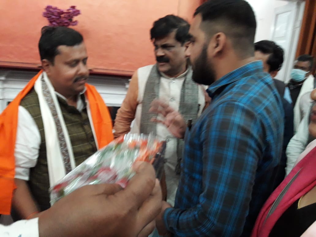 BjpMMallick's tweet photo. https://t.co/OjCXUTfdI2हजरतगंज-खानकाह-रोड-कुछ-मह/  हजरतगंज खानकाह रोड कुछ महीनों में बनेगी मोहम्मद मुजफ्फर पथ निर्माण मंत्री.... #NitinNaveen #JamalSiddiqui #TufalAhmedQadri #ShahnawazHussain #NitishKumar #munger #bihar #MdNoorAlam #PranavYadav #RajeshJain #ShailendraChaudhari https://t.co/U3LjnZTsKp