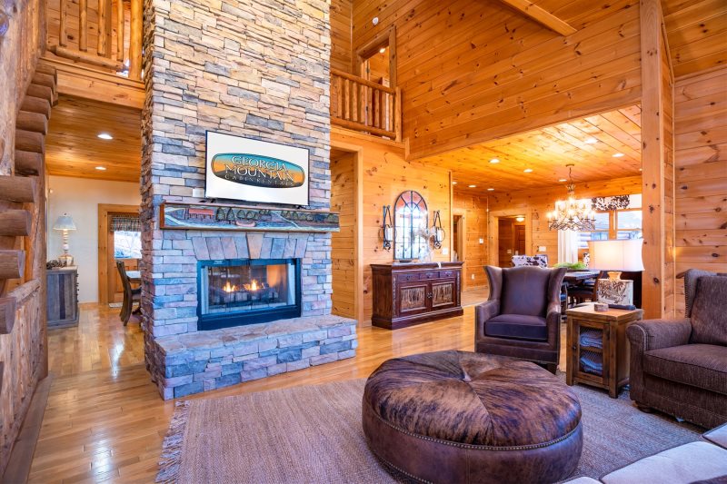 GA_MTN_CABINS's tweet photo. If spending time in front of a crackling, warm fireplace is non-negotiable on your vacation to Blue Ridge, boy do we have some cabins for you! 
Find some of our favorites here: https://t.co/EOHzA53apH
#blueridgega #vacation #fireplace #cozy #vacationrental #cabins #wintervibes https://t.co/wkw5e68W6o