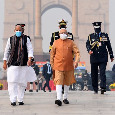 LPornima's tweet photo. कंधों से मिलते हैं कंधे, क़दमों से कदम मिलते है, हम चलते हैं जब ऐसे तो दिल दुश्मन के हिलते हैं😎🇮🇳

#SwarnimVijayParv 
#50YearsOfVictory 
#JayHind https://t.co/MKVRprTDld