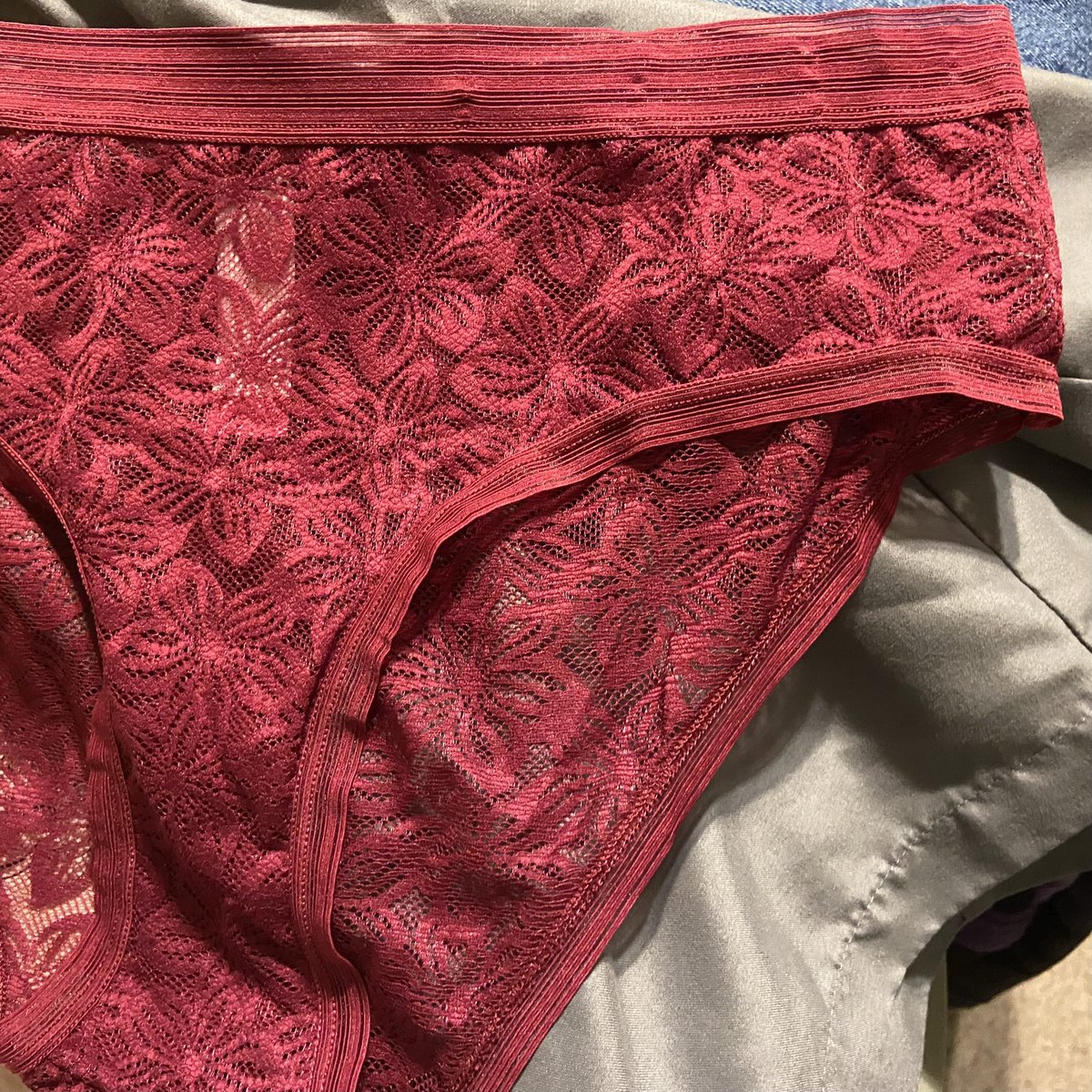 AuthorGerryGee's tweet photo. Panty of the Day
#redpanties #lacypanties #cdinprogress #pantywearinghubby #PantiesOfTheDay https://t.co/OFe3wNXmtp