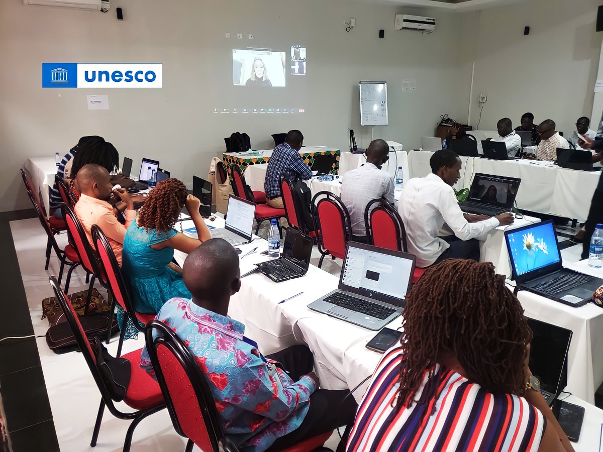 On the #2ndday of the #MIL Workshop. The #25participants learnt about algorithms and online personal data and how to initiate projects about #MIL. Thank you Prof <a href="/divinameigs/">Divina Frau-Meigs</a> from @SavoirDevenir
 for sharing your knowledge and experience on #MIL.  #MILBurundi