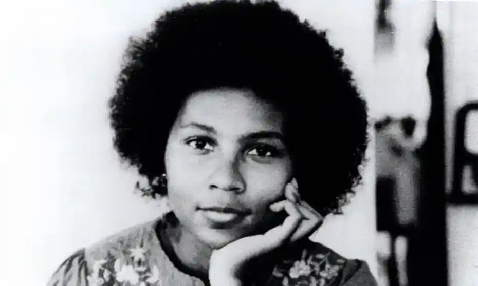 MesaUmoja's tweet photo. “When we drop fear, we can draw nearer to people, we can draw nearer to the earth, we can draw nearer to all the heavenly creatures that surround us.”                         bell hooks https://t.co/PMJjVUHidN
