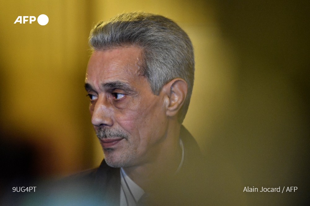 afpfr's tweet photo. Vingt-sept ans après la condamnation d'Omar Raddad pour le meurtre d'une riche veuve, Ghislaine Marchal, la justice a décidé de rouvrir le dossier, première étape vers une éventuelle révision du procès #AFP https://t.co/k7SKWO8fe4