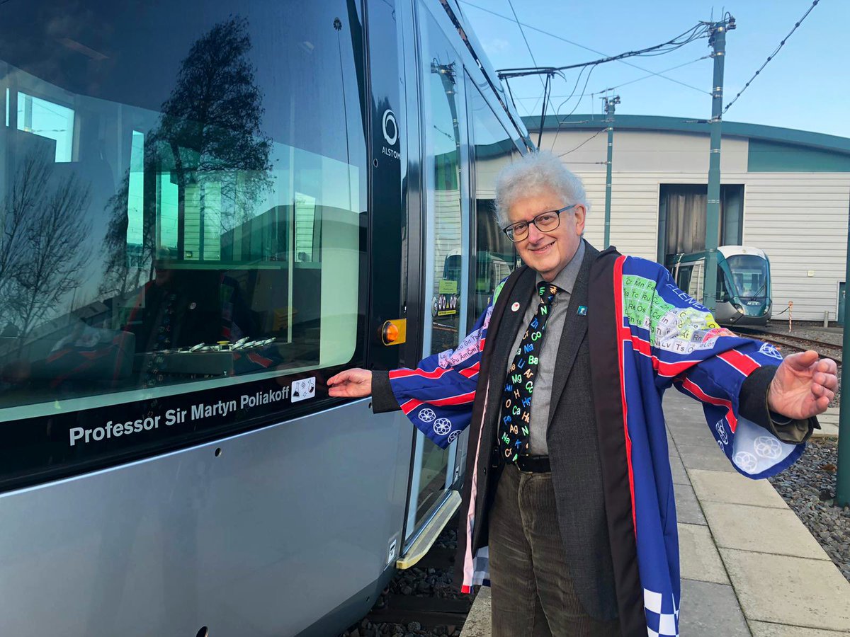 Such an amazing moment to mark Professor Sir Martyn Poliakoff’s achievements in research, teaching &amp; for the global hit Periodic Table series he presents on #YouTube. 👏🎉

#WeAreUoN <a href="/periodicvideos/">Periodic Videos</a>