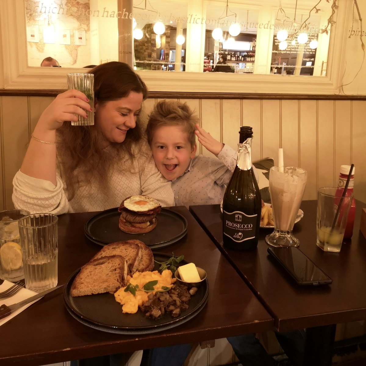 FrenchieMummy's tweet photo. My November 2021 Highlights are live. With some great family time and 2 weekends in London.

https://t.co/JiQ0Dtb4Dy 

 @HamleysOfficial @HacheSocial @AndazLondon @MamaShelter_LDN https://t.co/ypqugtdBh1