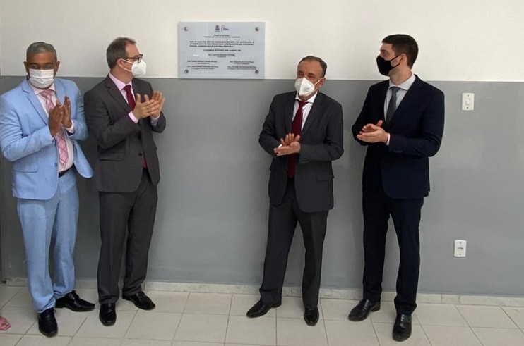 PJBA REALIZA INSTALAÇÃO DA 2ª VARA DOS FEITOS RELATIVOS ÀS RELAÇÕES DE CONSUMO, CÍVEIS, COMERCIAIS E FAZENDA PÚBLICA NA COMARCA DE CRUZ DAS ALMAS

www5.tjba.jus.br/portal/pjba-re…