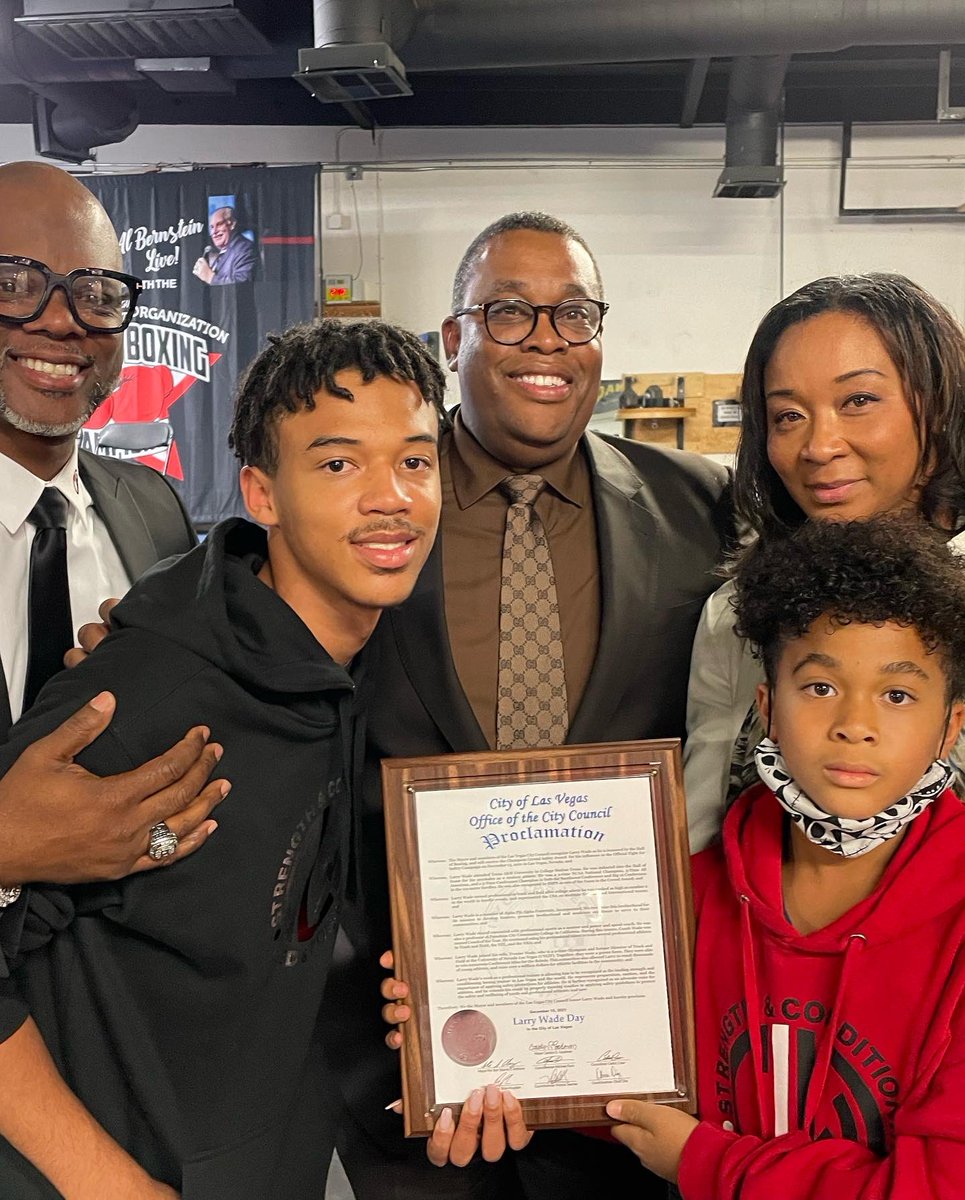 CouncilmanCrear's tweet photo. We had an amazing evening honoring my friend & ΑΦΑ Brother @coachlarrywade with a proclamation during his Crystal Safety Award by the Hall of Boxing ceremony. Congrats Coach Wade...06!
.
.
.
#LasVegas #CedricCrear #LarryWade #CrearForMayor #HallofBoxing https://t.co/GwKtdx4mMY