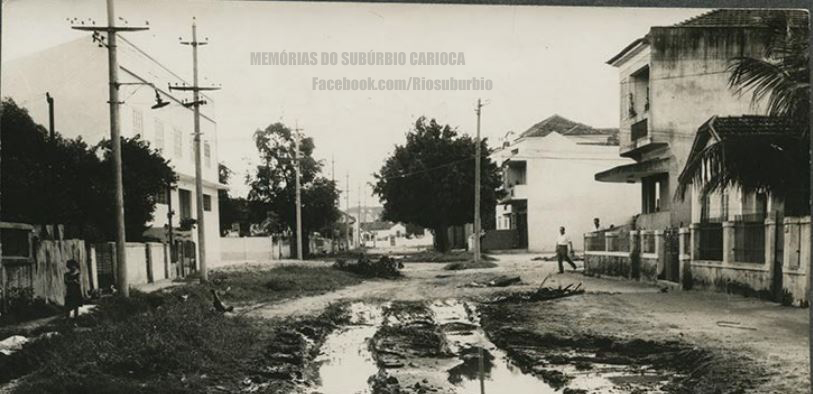 RioSuburbio's tweet photo. Olaria - 1956
Aspectp da Rua Tanagra, em #Olaria, quase na esquina com a Rua Alcameia. Por conta das péssimas condições sanitárias, a população sofria com tifo.
Curta @RioSuburbio
Acervo @ArquivoBrasil
#Rio @ORioAntigo #Oldrio #Memoriasdosuburbio #Rioantigo https://t.co/Orn78mxEqS