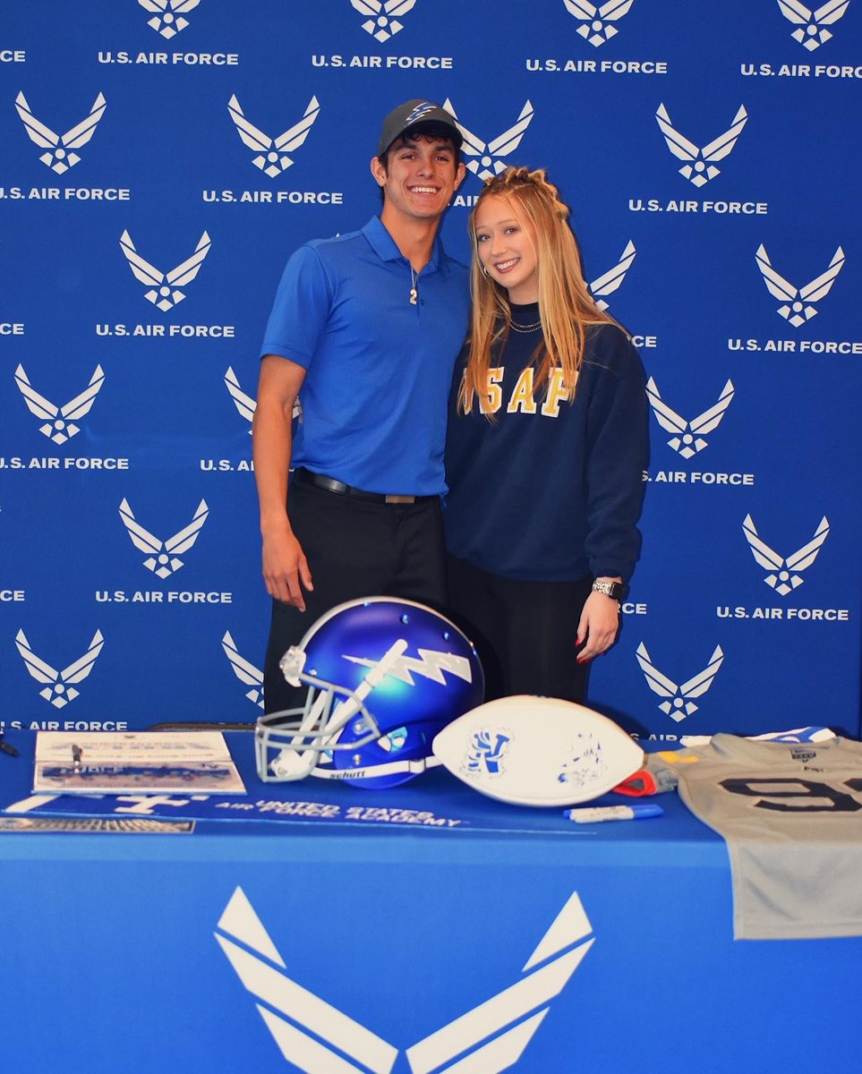 The dream i carried since i was a little kid finally came true yesterday, and i couldn’t be more thankful for the people who’ve helped me along the way. All glory to God. It’s time to go make new dreams to chase. Go falcons!!! ⚡️🤞🏽