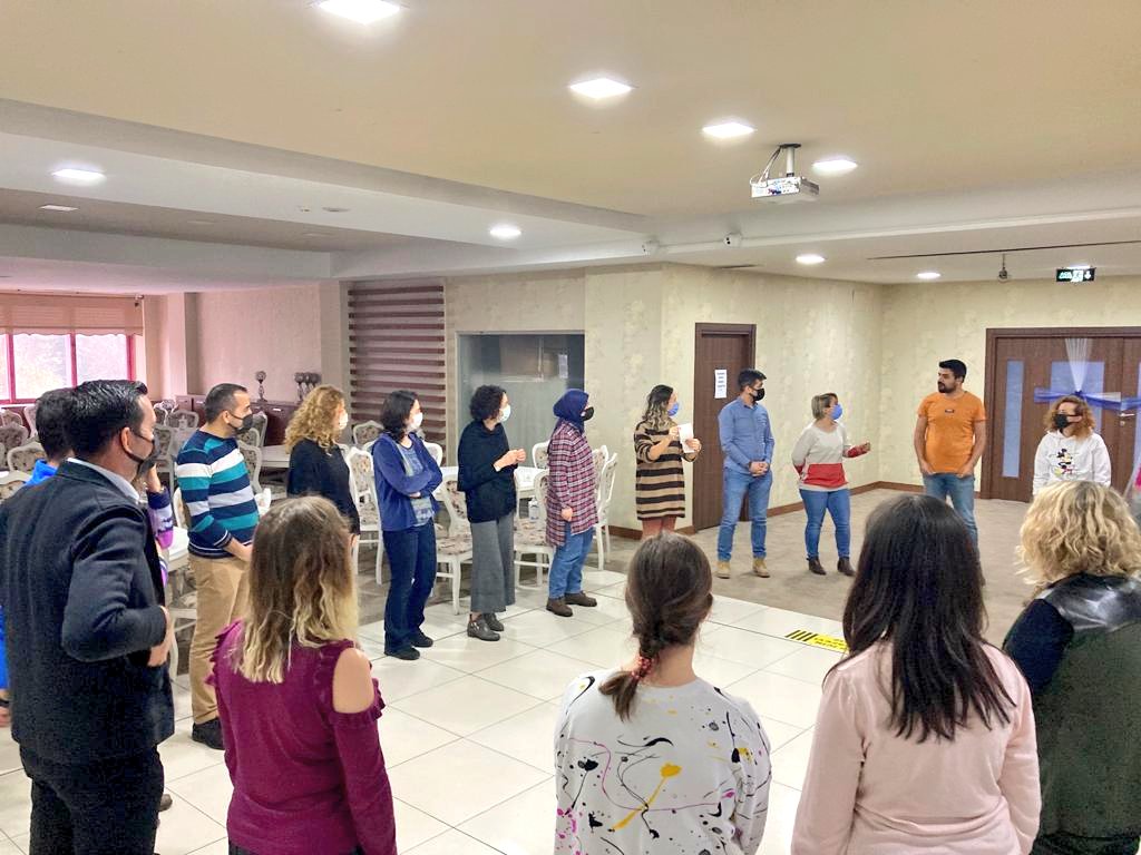 13-17 Aralık Kırıkkale ve Eskişehir İldışı yüz yüze öğretmen eğitimlerimiz pazartesi günü itibariyle başlamıştır. Eğitmenlerimize ve eğitimlere katılım gösteren öğretmenlerimize teşekkür ederiz. 🌸✨

<a href="/memleventyazici/">Levent Yazıcı</a> 
<a href="/istanbulilmem/">İstanbul İl Millî Eğitim Müdürlüğü</a>
<a href="/ist_arge/">İSTANBUL MEM AR-GE</a>