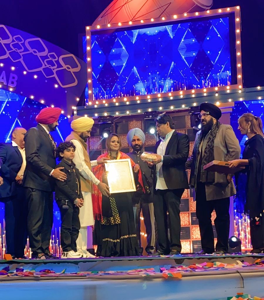 With the grace of almighty, support of my family and all your love, I was honoured with Shan-E-Punjab Award by Charanjit Singh Channi Ji, Chief Minister (Punjab). It is always a pleasure for me to sing and entertain my audience. I'm overwhelmed, Thank you😇🙏🏻