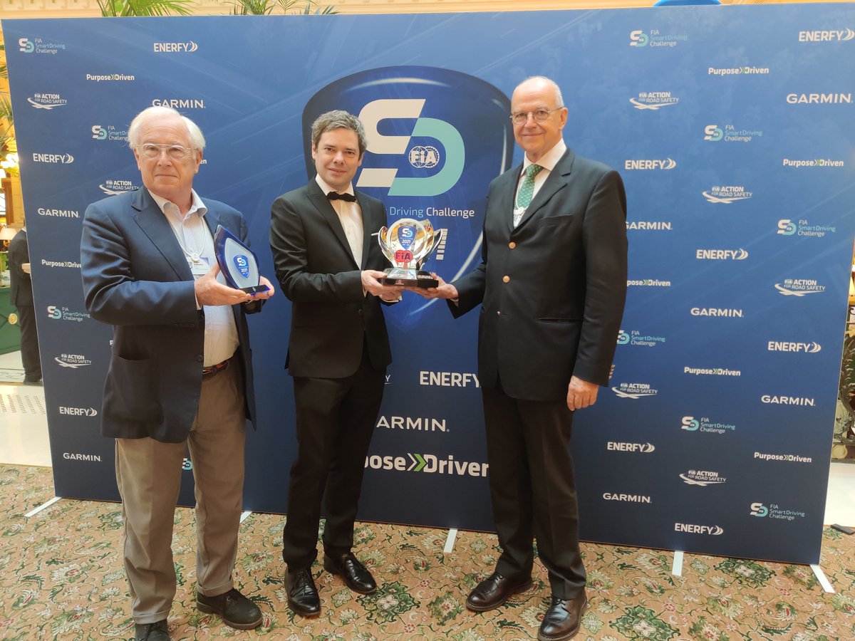 MobiliteClubFR's tweet photo. Nous avons eu l'immense honneur d'assister à la remise des trophées du @fia #SmartDrivingChallenge. 🤝
Notre président @dbollecker a pris part à la remise en mains propres des trophées. Le gagnant, français et adhérent à @lautomobileclub, est @Neodyum. ✊
Félicitations à lui. 🏆 https://t.co/apLQZ72iBL