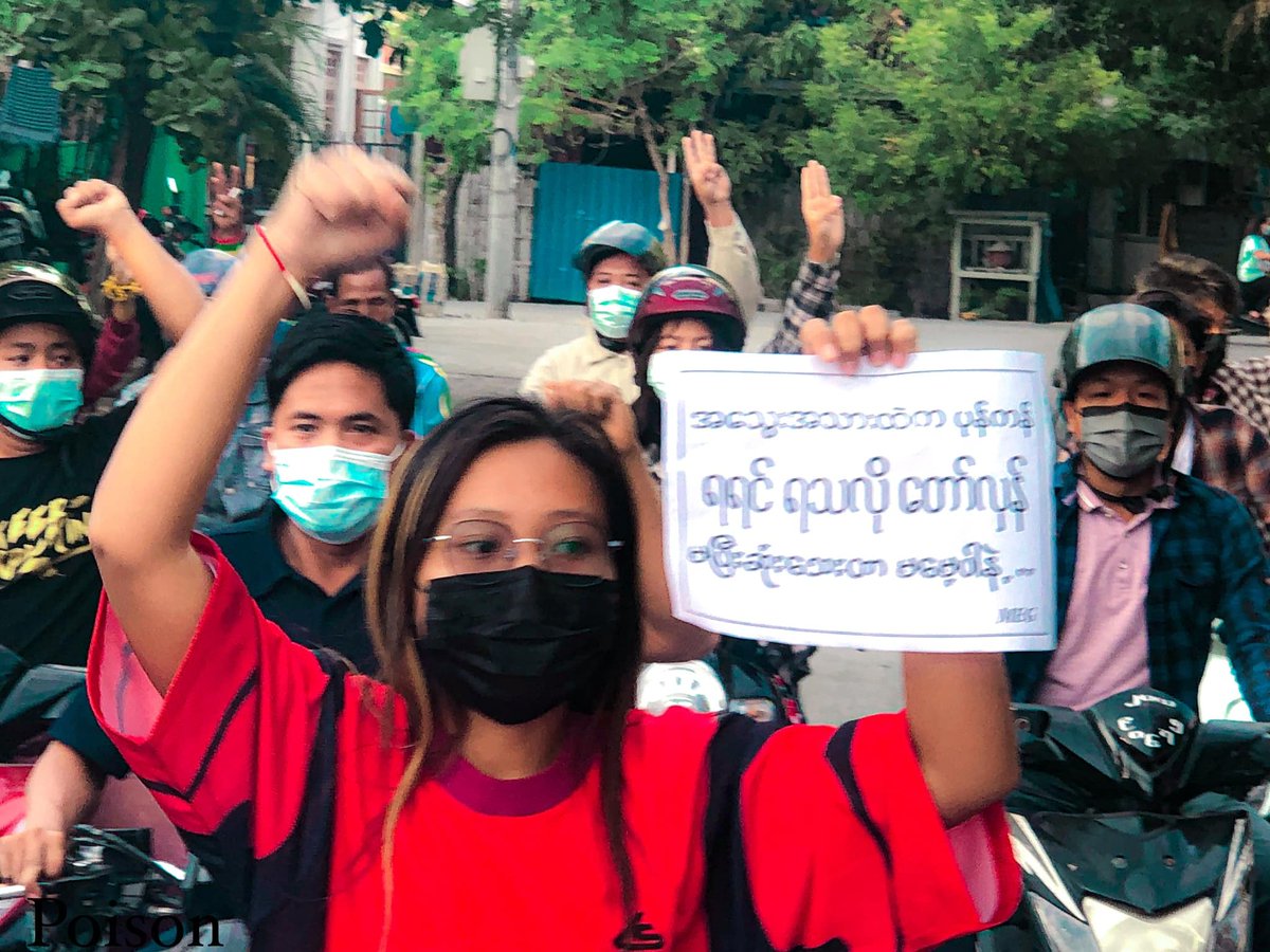 Khithitofficial's tweet photo. မန္တလေး အင်ဂျင်နီယာများ သပိတ်စစ်ကြောင်း ဦးဆောင်ကာ အကြမ်းဖက် စစ်ကောင်စီ တော်လှန်ရေး ချီတက် ဆန္ဒပြ
ရန်ကုန်၊ ဒီဇင်ဘာ ၁၆ 
မန္တလေးတွင် အင်ဂျင်နီယာမ���ား သပိတ်စစ်ကြောင်း ဦးဆောင်ကာ ယနေ့ ဒီဇင်ဘာလ ၁၆ရက်နေ့တွင် အကြမ်းဖက် စစ်ကောင်စီ တော်လှန်ရေး ချီတက် ဆန္ဒပြခဲ့ကြောင်း သိရသည်။  
Photo - Poison https://t.co/kP6Y7rwk4R