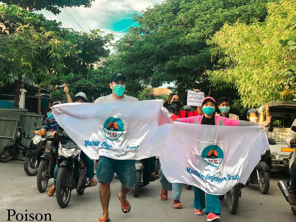 Khithitofficial's tweet photo. မန္တလေး အင်ဂျင်နီယာများ သပိတ်စစ်ကြောင်း ဦးဆောင်ကာ အကြမ်းဖက် စစ်ကောင်စီ တော်လှန်ရေး ချီတက် ဆန္ဒပြ
ရန်ကုန်၊ ဒီဇင်ဘာ ၁၆ 
မန္တလေးတွင် အင်ဂျင်နီယာမ���ား သပိတ်စစ်ကြောင်း ဦးဆောင်ကာ ယနေ့ ဒီဇင်ဘာလ ၁၆ရက်နေ့တွင် အကြမ်းဖက် စစ်ကောင်စီ တော်လှန်ရေး ချီတက် ဆန္ဒပြခဲ့ကြောင်း သိရသည်။  
Photo - Poison https://t.co/kP6Y7rwk4R