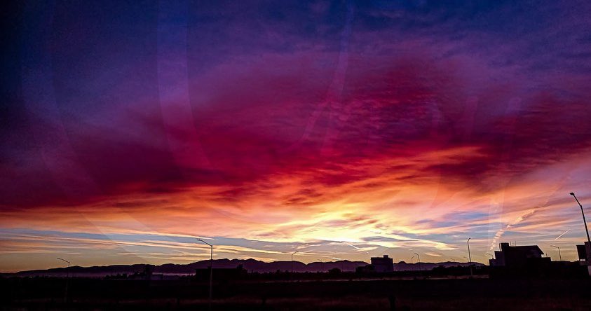 ContactoHoy's tweet photo. 🌅 ¡Despierta Durango!
Es momento de ver el cielo...
#Amanecer #Durango #Dgo #México #photography #photoshoot #photoinsta https://t.co/cIfTQt3eFf