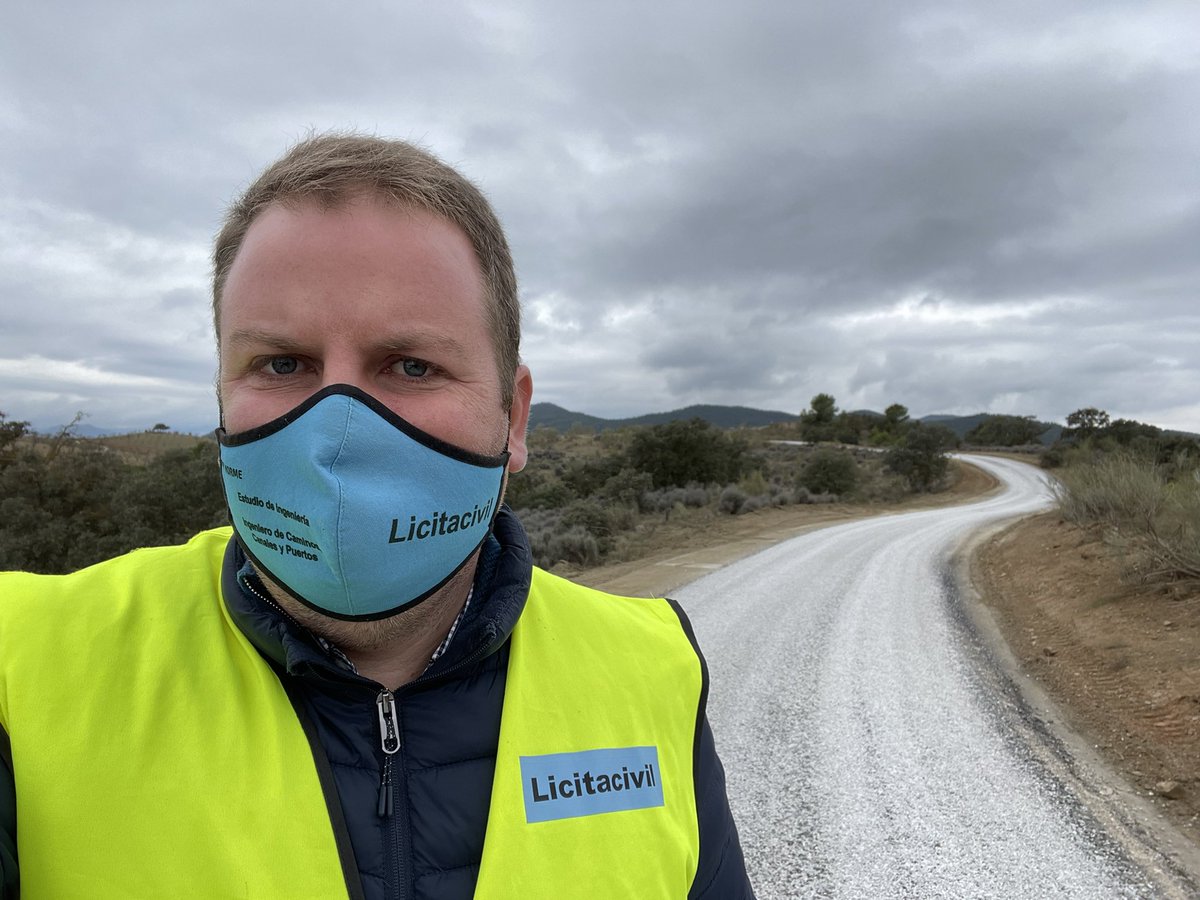 Vamos al lío! A la #obra 👷🏻‍♂️🚧
Hoy tocaba visita a las #obras de mejora de caminos rurales en #Oria #Almeria, obras de la <a href="/dipalme_almeria/">Diputación Almería</a> que está ejecutando #Nila
Las obras consisten en la mejora del firme existente con el extendido de una capa de zahorra y un triple riego.
