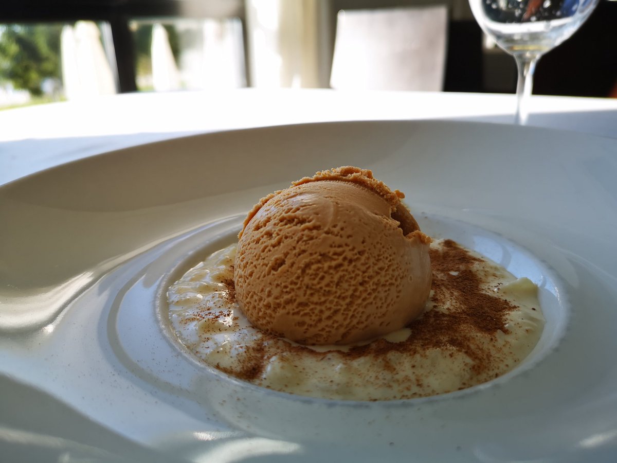 Cuando el arroz con leche se fusiona con el helado de Dulce de leche renace #NuestroLadoMásDulce 🤫  #NoSeloCuentesaNadie 😋  #Hotelcarril #SienteCarril ¿Reservamos? 🤗 ☎ 986 511 507